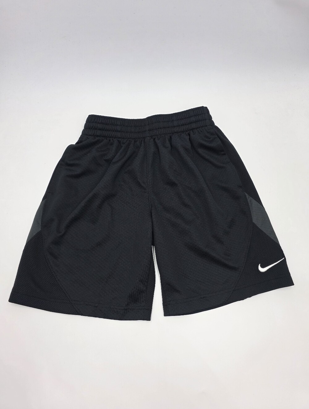 Nike boys' black basketball shorts size S